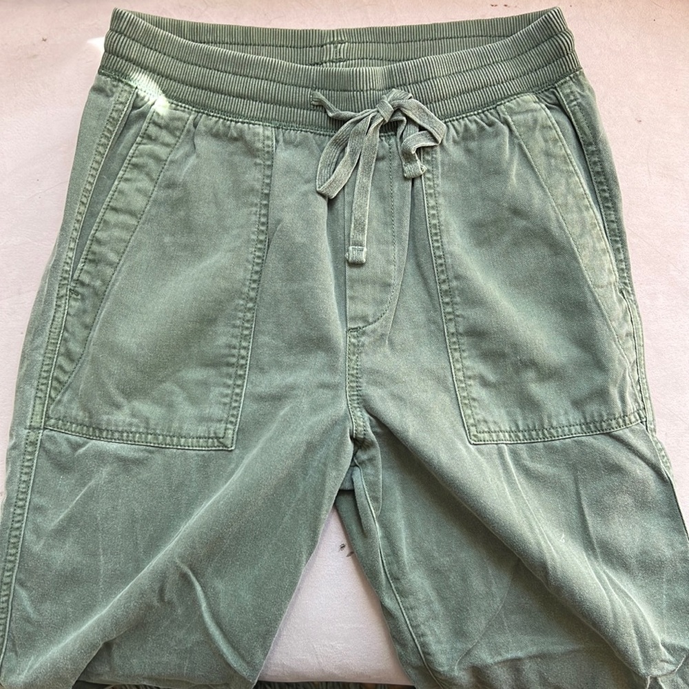 Gap army green joggers 2019